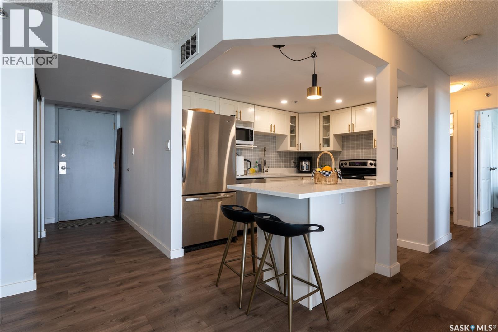 2402 311 6Th Avenue, Saskatoon, SK - Indoor Photo Showing Kitchen
