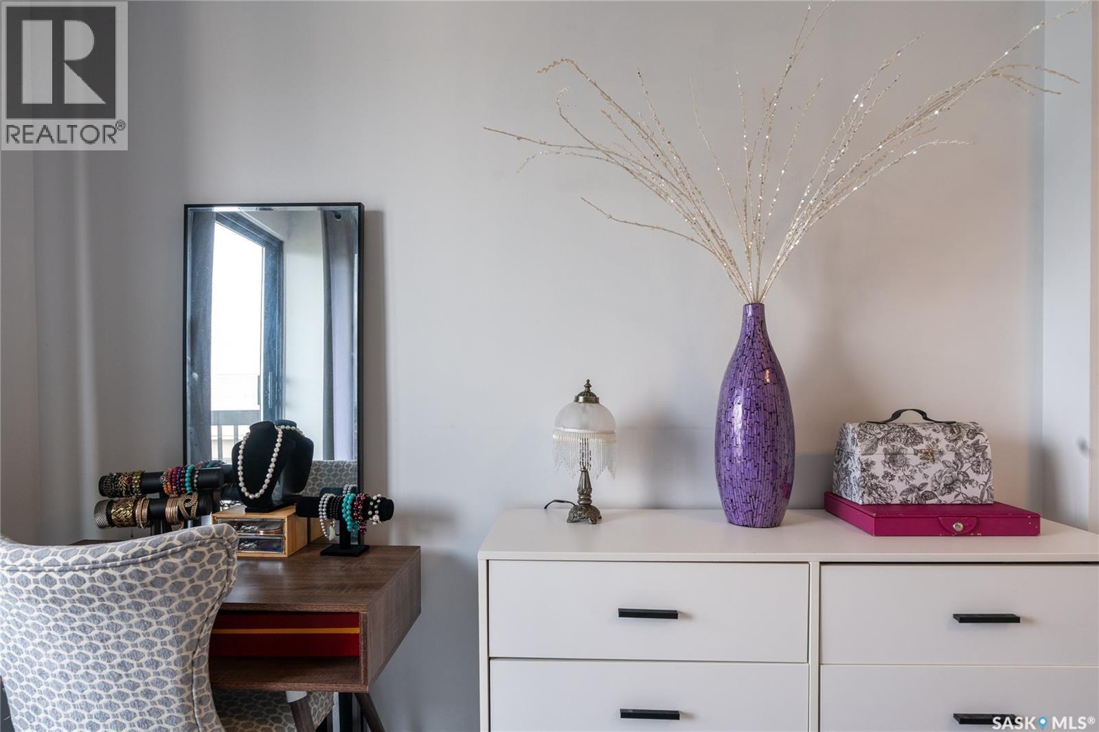 2402 311 6Th Avenue, Saskatoon, SK - Indoor