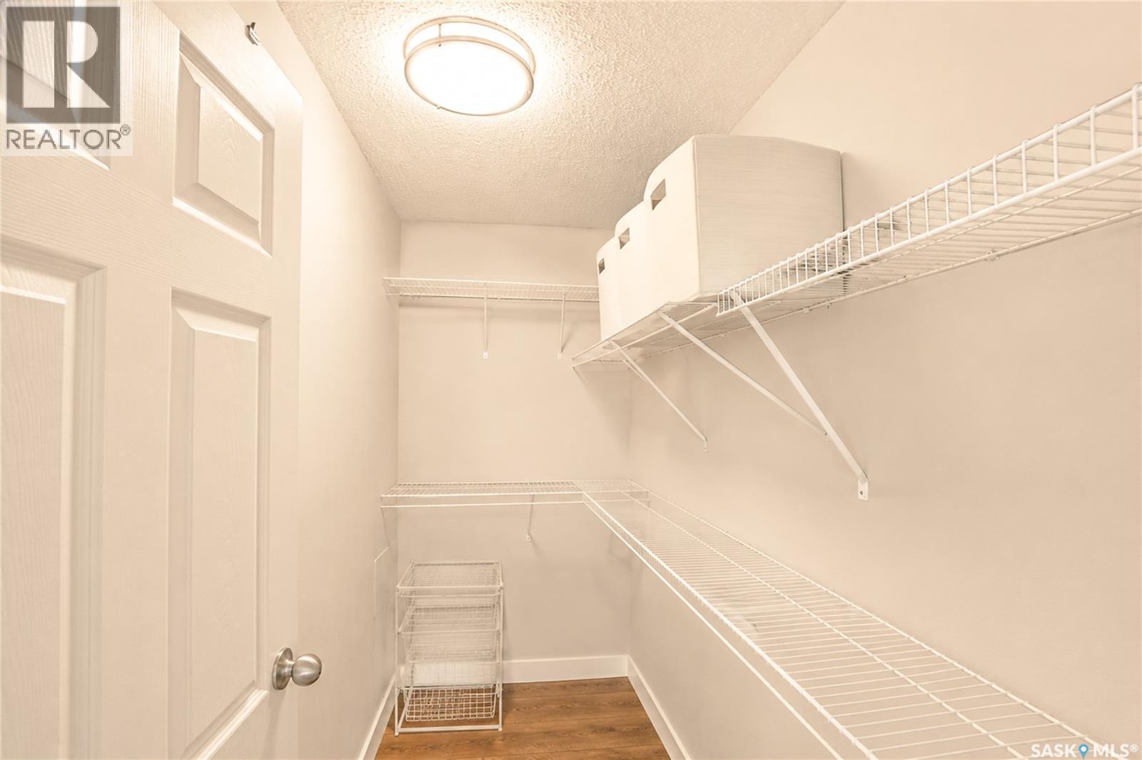 2402 311 6Th Avenue, Saskatoon, SK - Indoor With Storage
