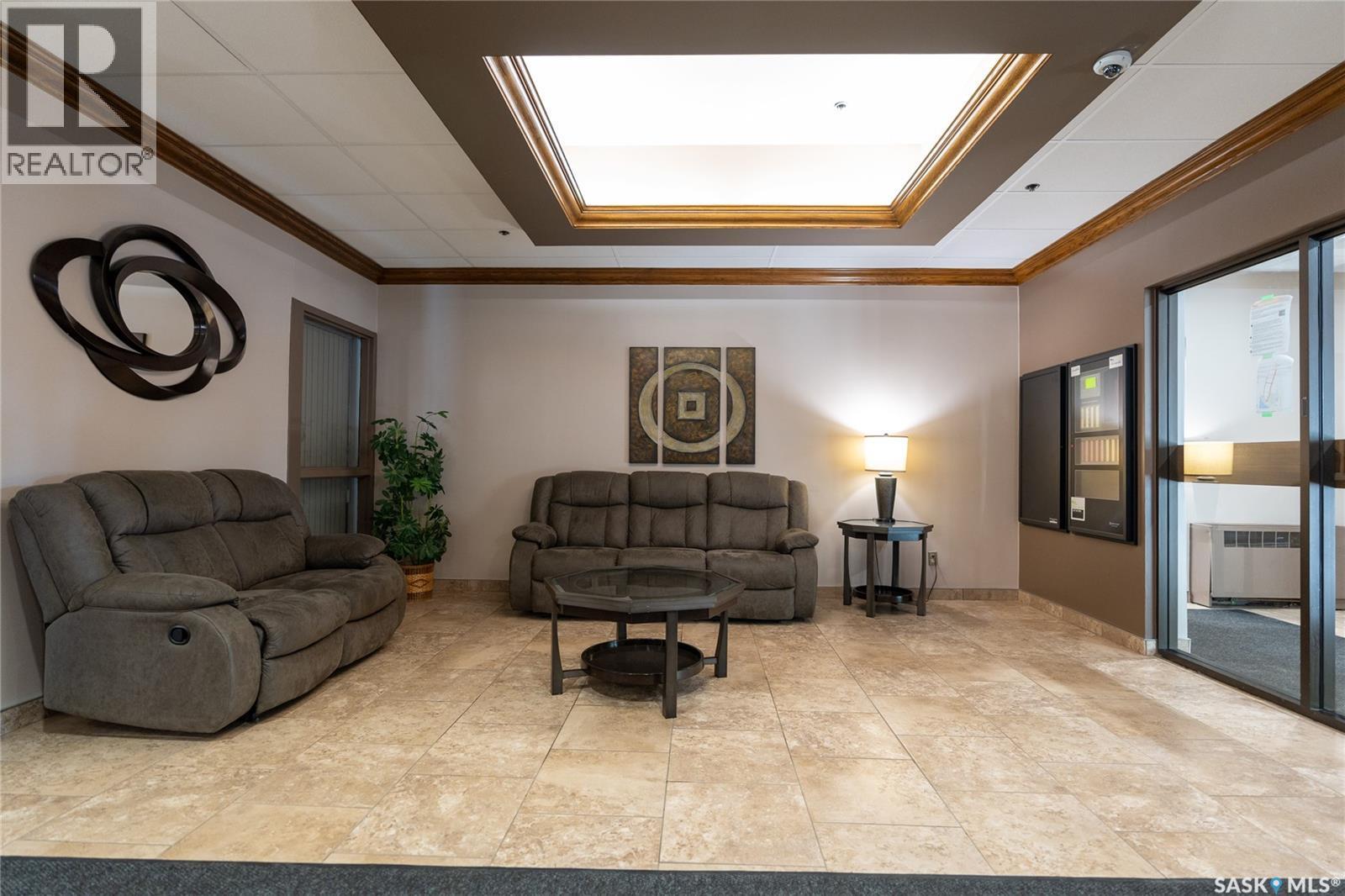 2402 311 6Th Avenue, Saskatoon, SK - Indoor Photo Showing Living Room
