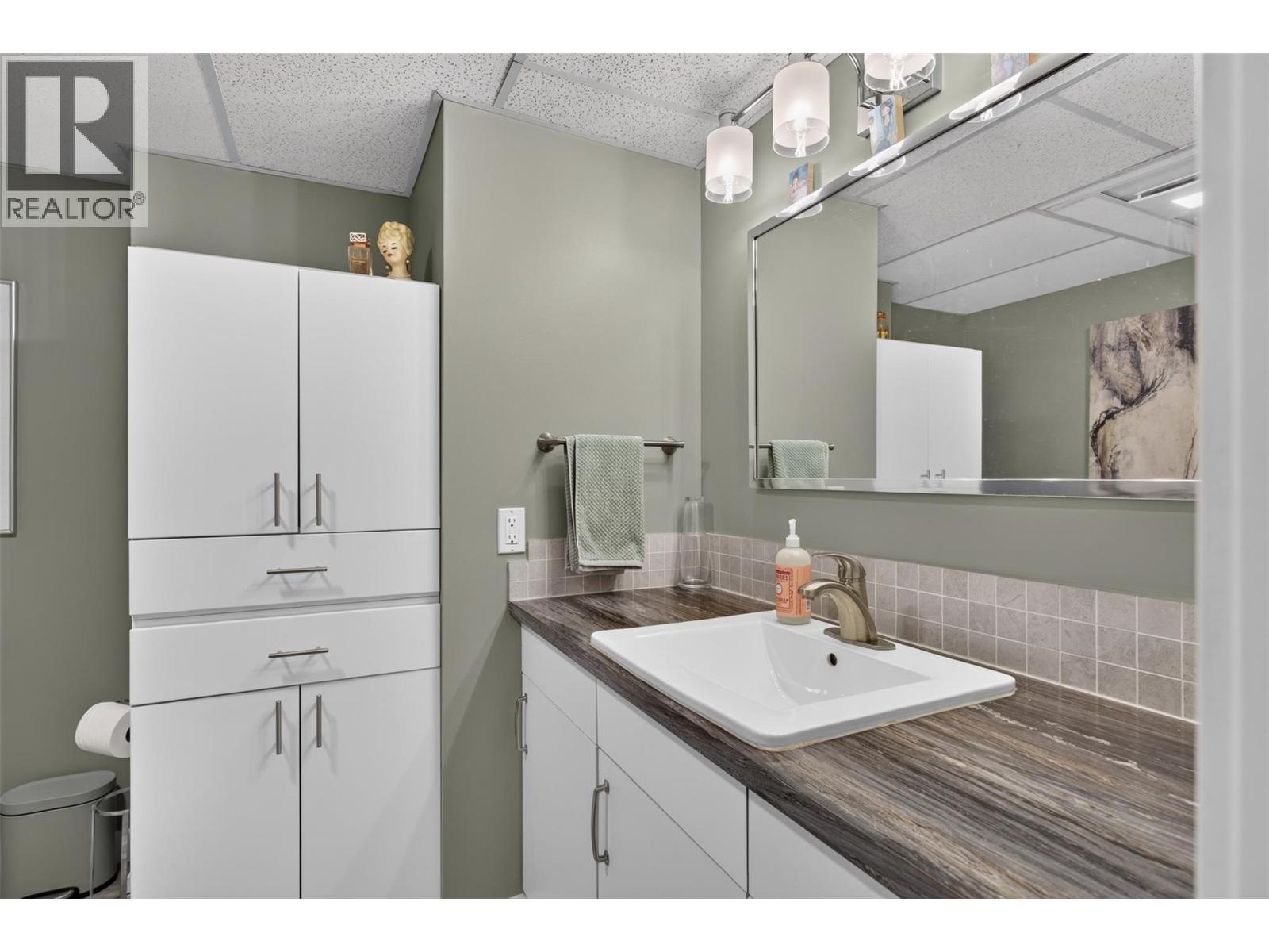 3703 Commonage Crescent, Vernon, BC - Indoor Photo Showing Bathroom