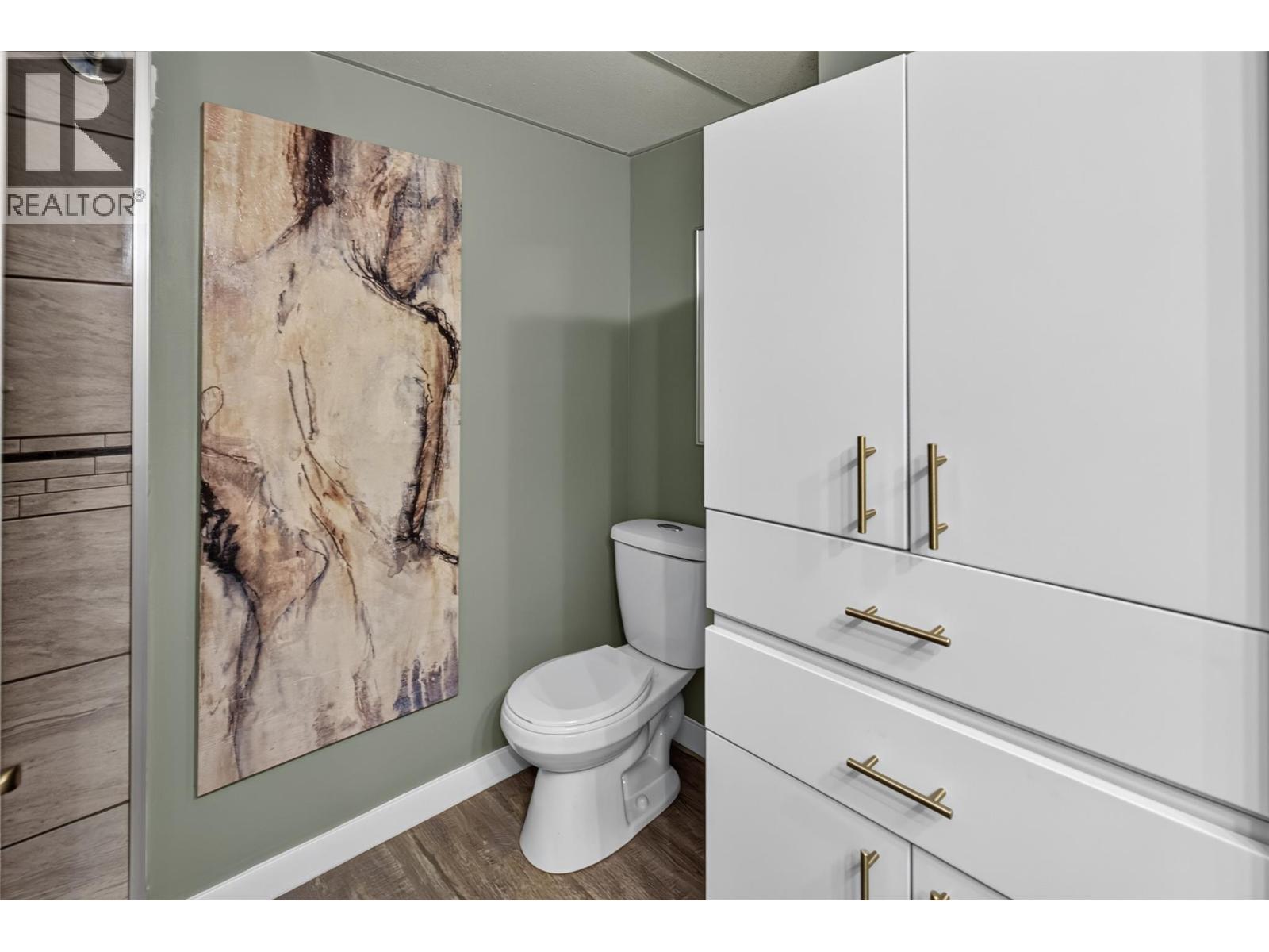 3703 Commonage Crescent, Vernon, BC - Indoor Photo Showing Bathroom