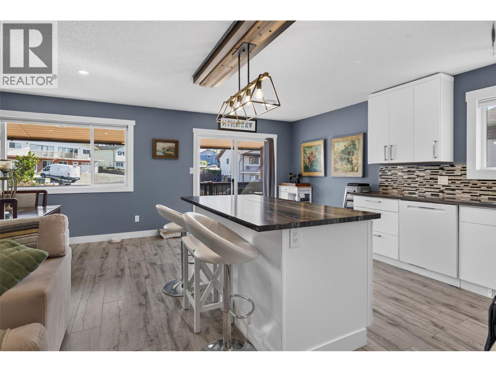 3703 Commonage Crescent, Vernon, BC - Indoor Photo Showing Kitchen
