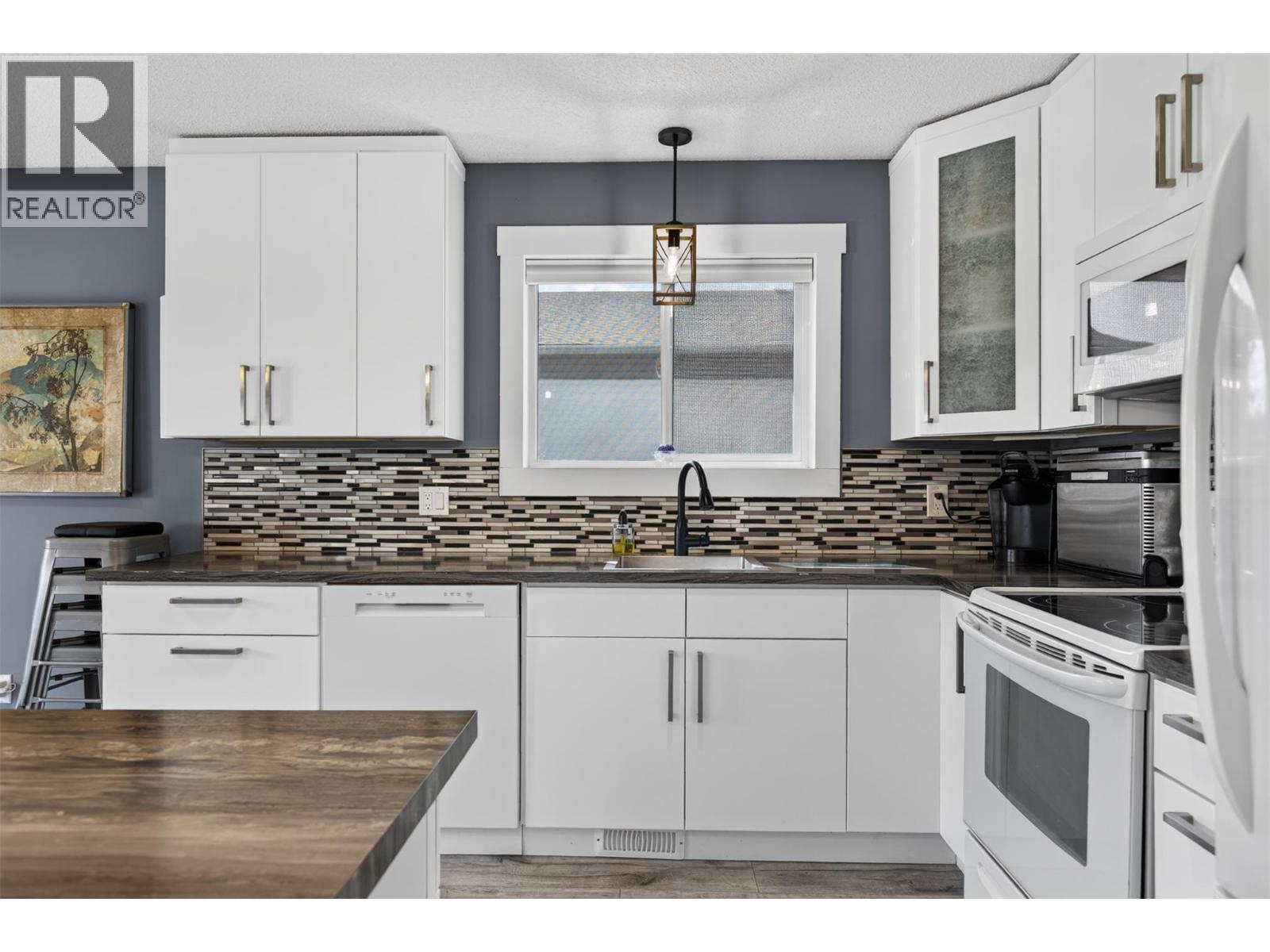 3703 Commonage Crescent, Vernon, BC - Indoor Photo Showing Kitchen With Double Sink