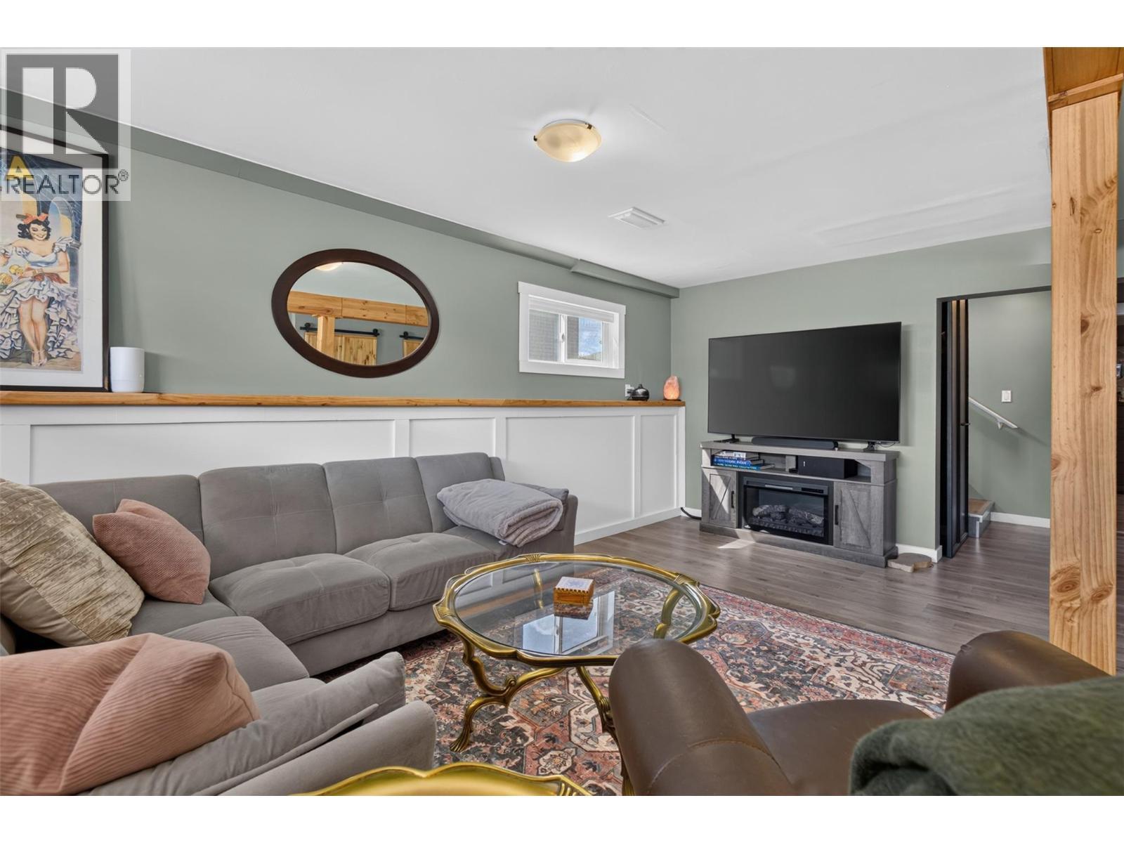 3703 Commonage Crescent, Vernon, BC - Indoor Photo Showing Living Room