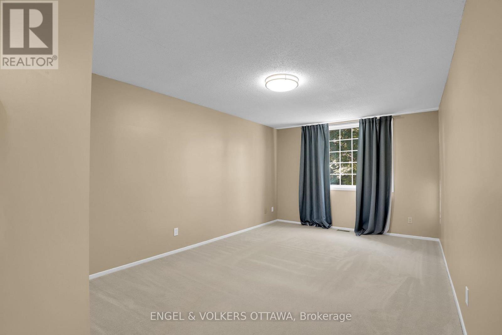 Primary Bedroom - 28 Weybridge Drive, Ottawa, ON - Indoor Photo Showing Other Room