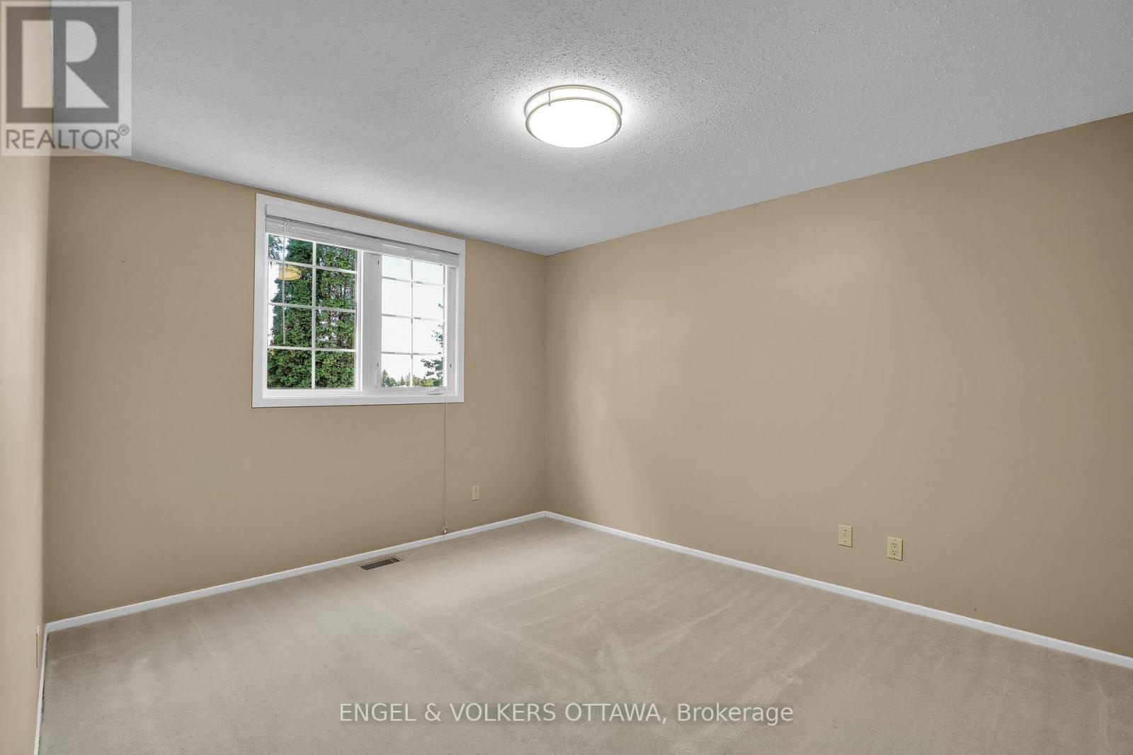 3rd Bedroom - 28 Weybridge Drive, Ottawa, ON - Indoor Photo Showing Other Room