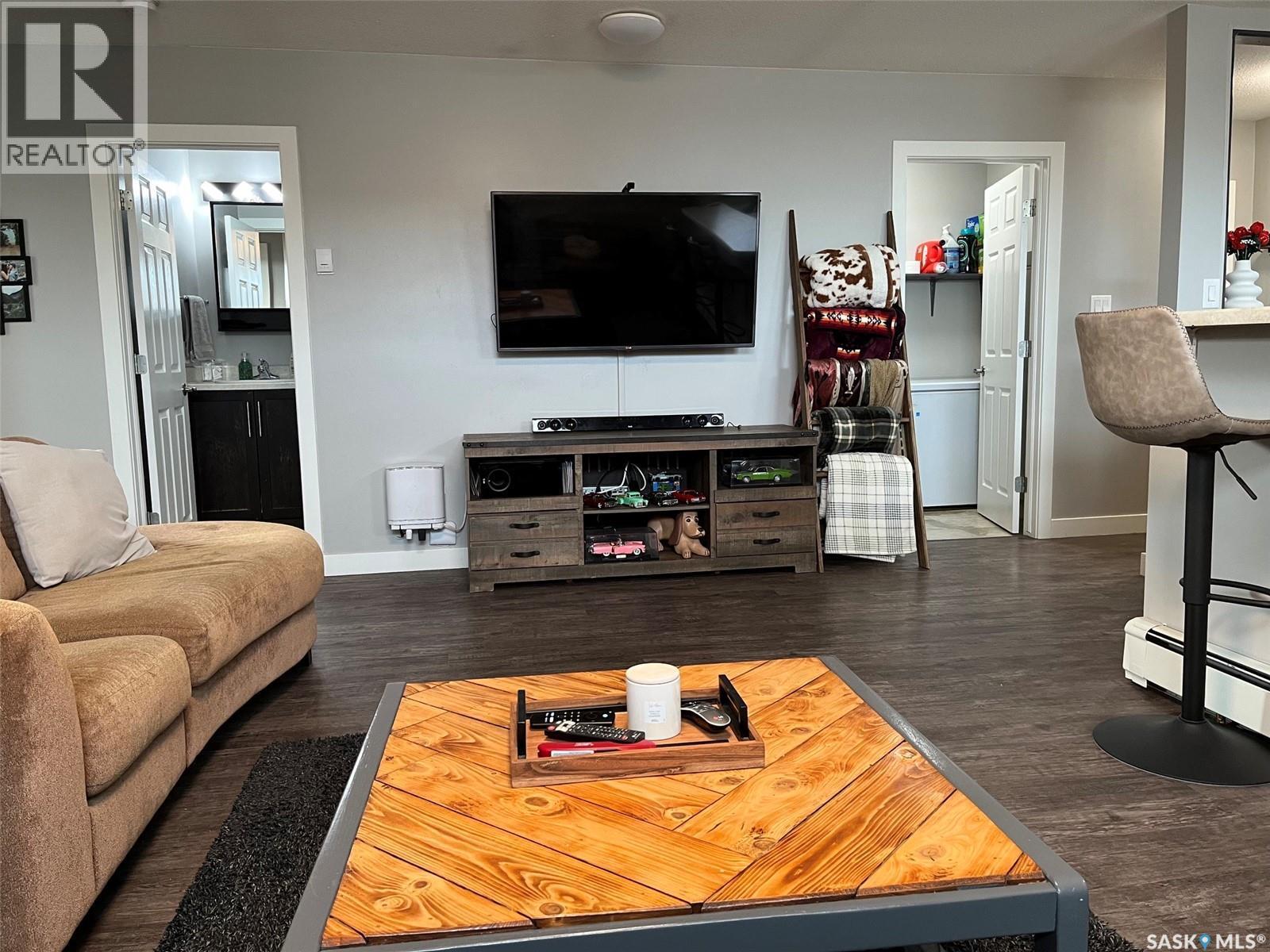 24 125 Froom Crescent, Regina, SK - Indoor Photo Showing Living Room