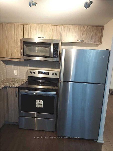 519-30 Meadowglen Place, Toronto, ON - Indoor Photo Showing Kitchen