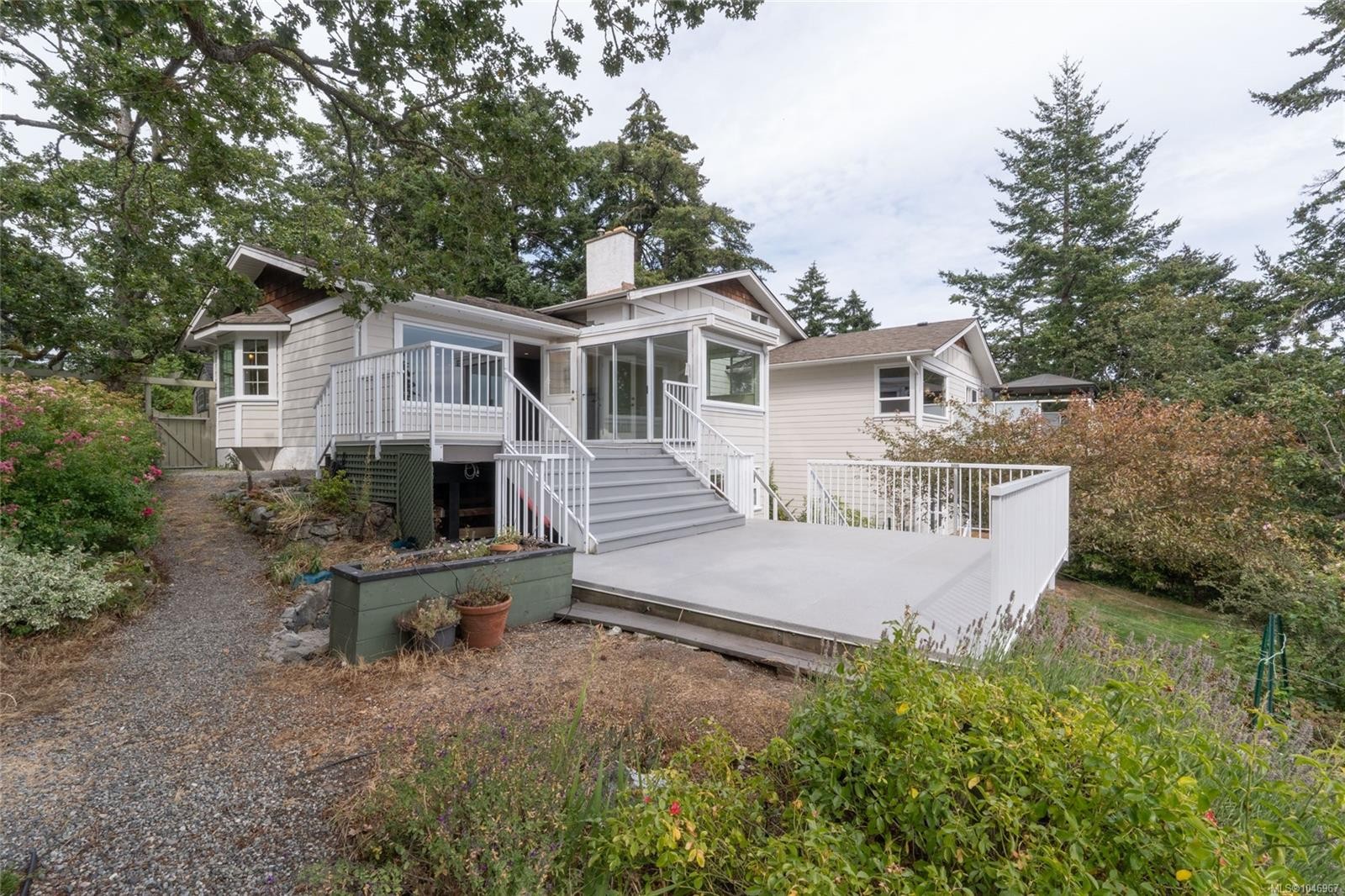 253/255 Heddle Ave, View Royal, BC - Outdoor With Deck Patio Veranda