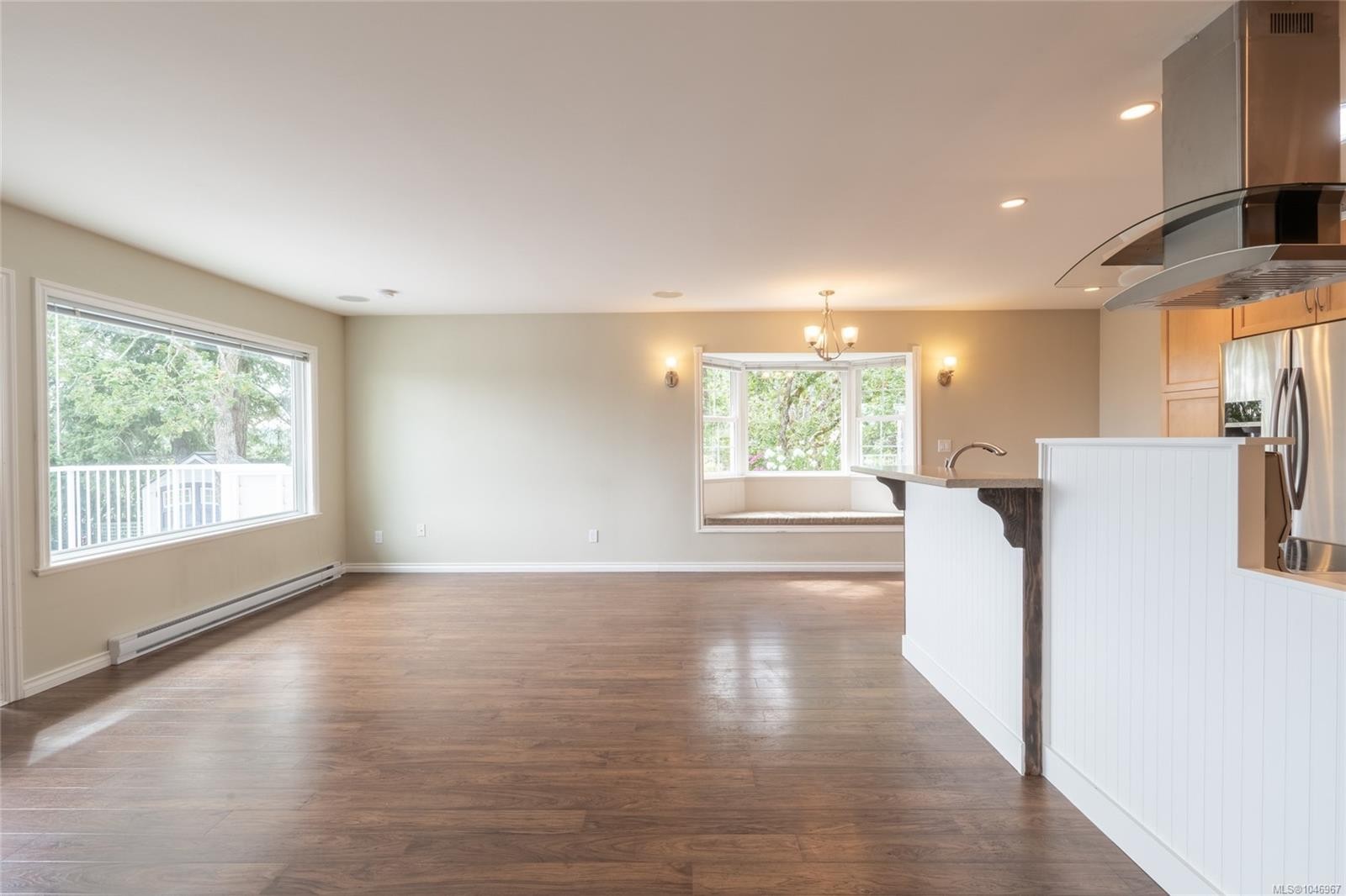 253/255 Heddle Ave, View Royal, BC - Indoor Photo Showing Kitchen