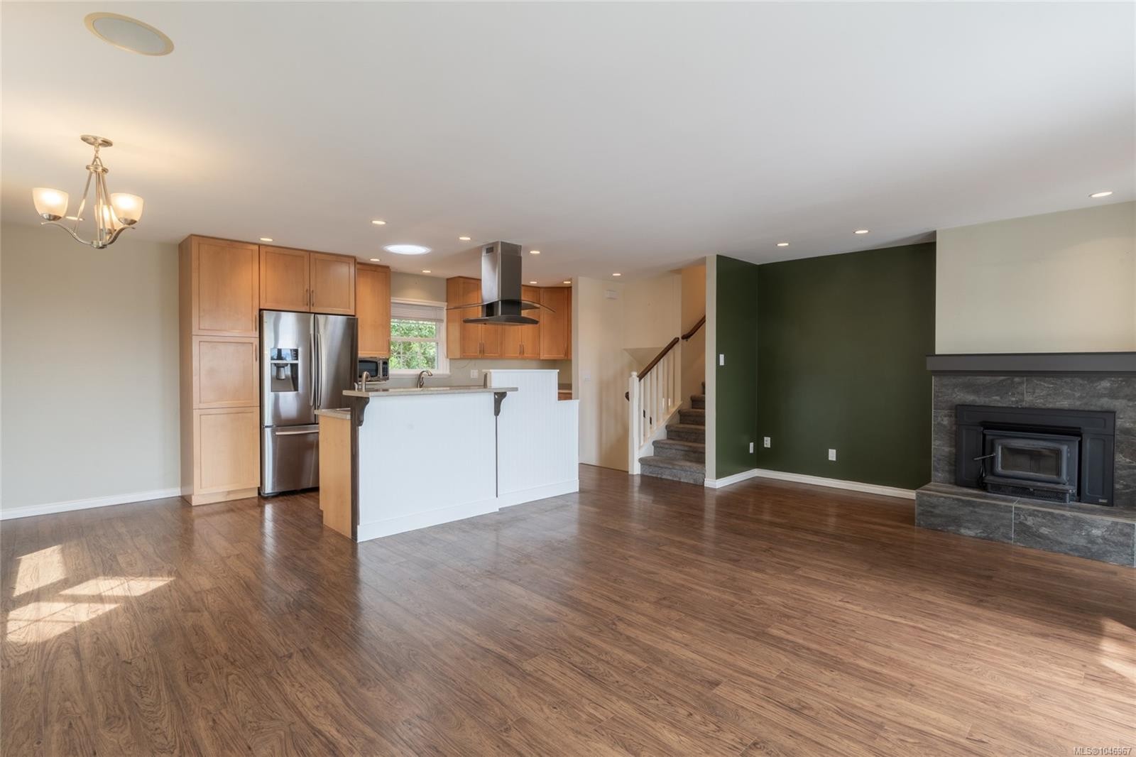 253/255 Heddle Ave, View Royal, BC - Indoor With Fireplace