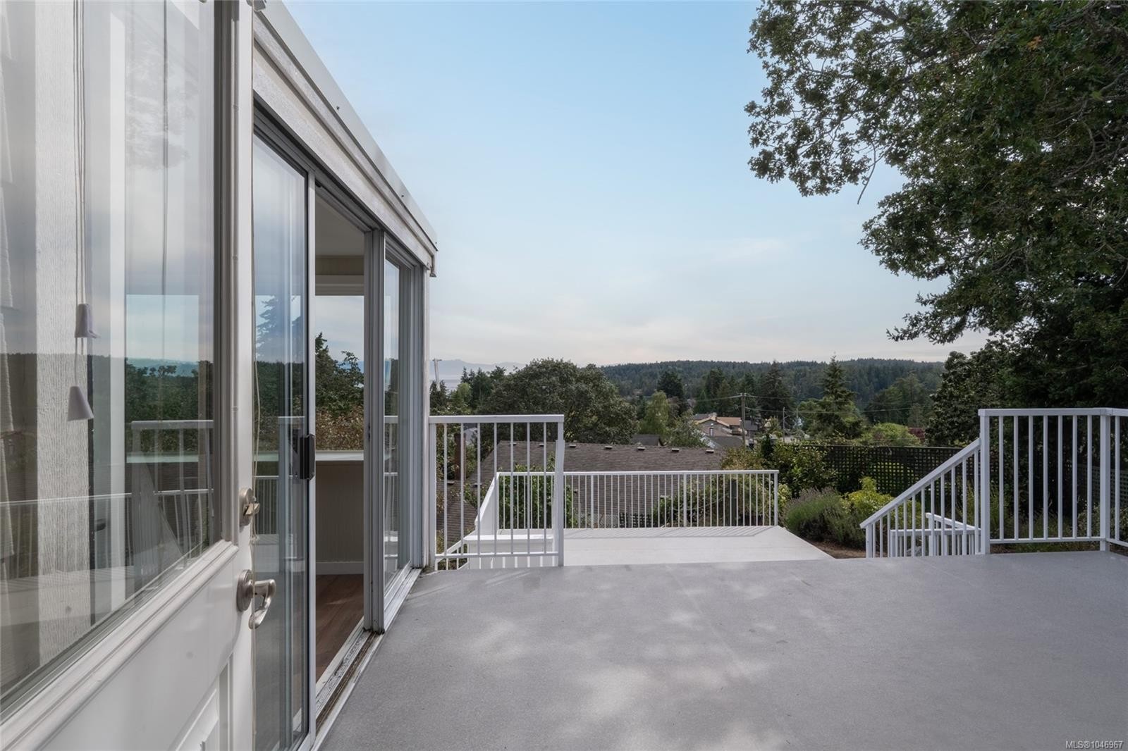 253/255 Heddle Ave, View Royal, BC - Outdoor With Exterior