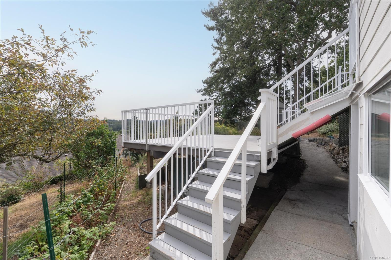 253/255 Heddle Ave, View Royal, BC - Outdoor