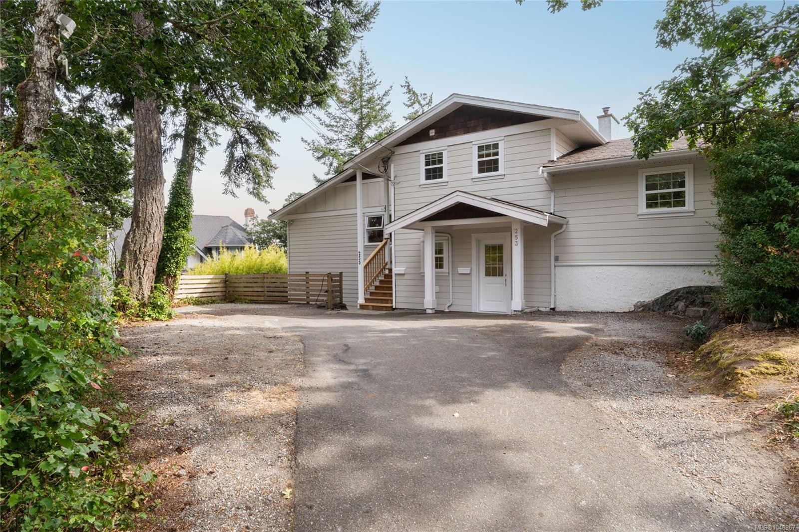 253/255 Heddle Ave, View Royal, BC - Outdoor