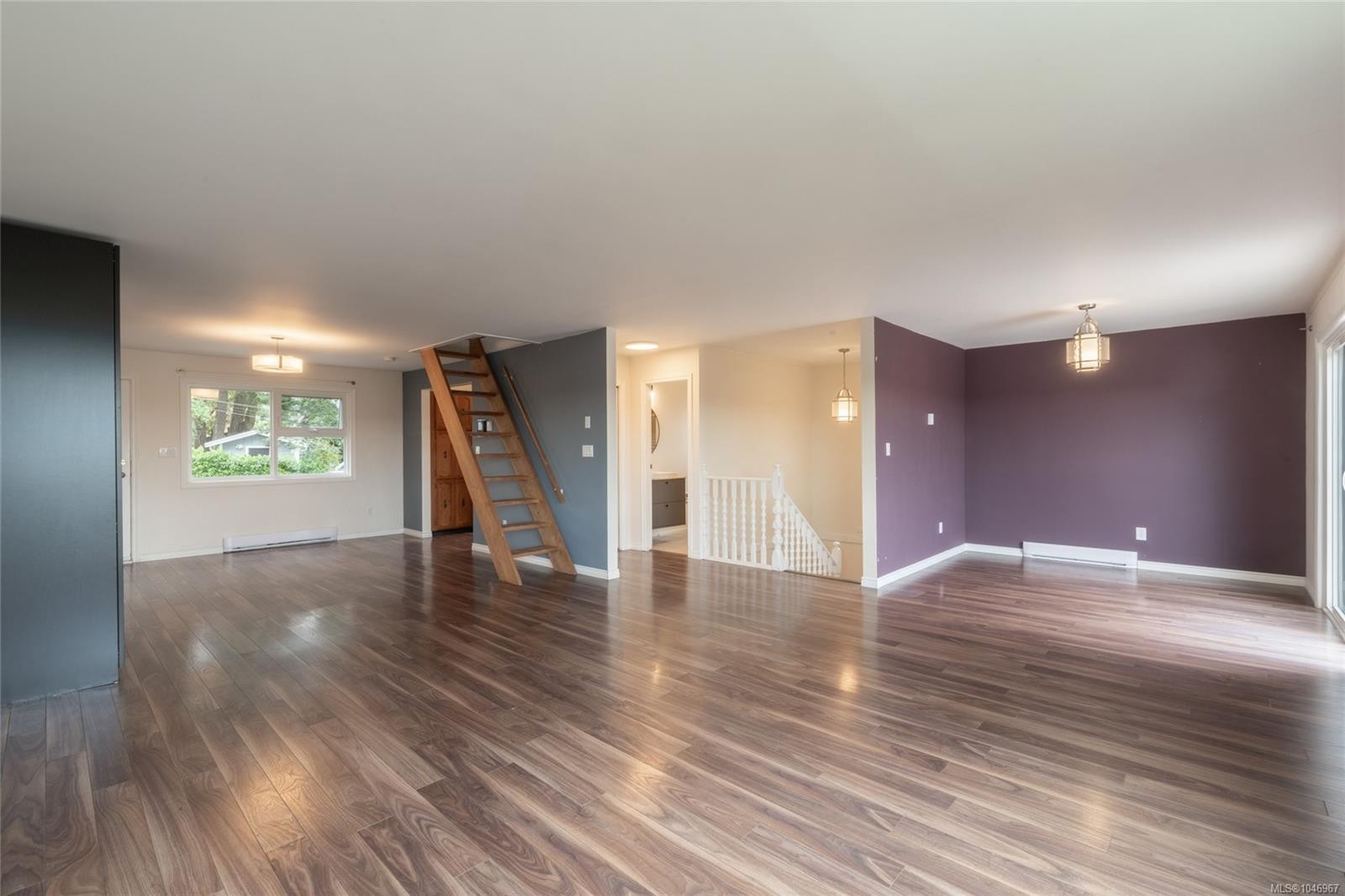253/255 Heddle Ave, View Royal, BC - Indoor