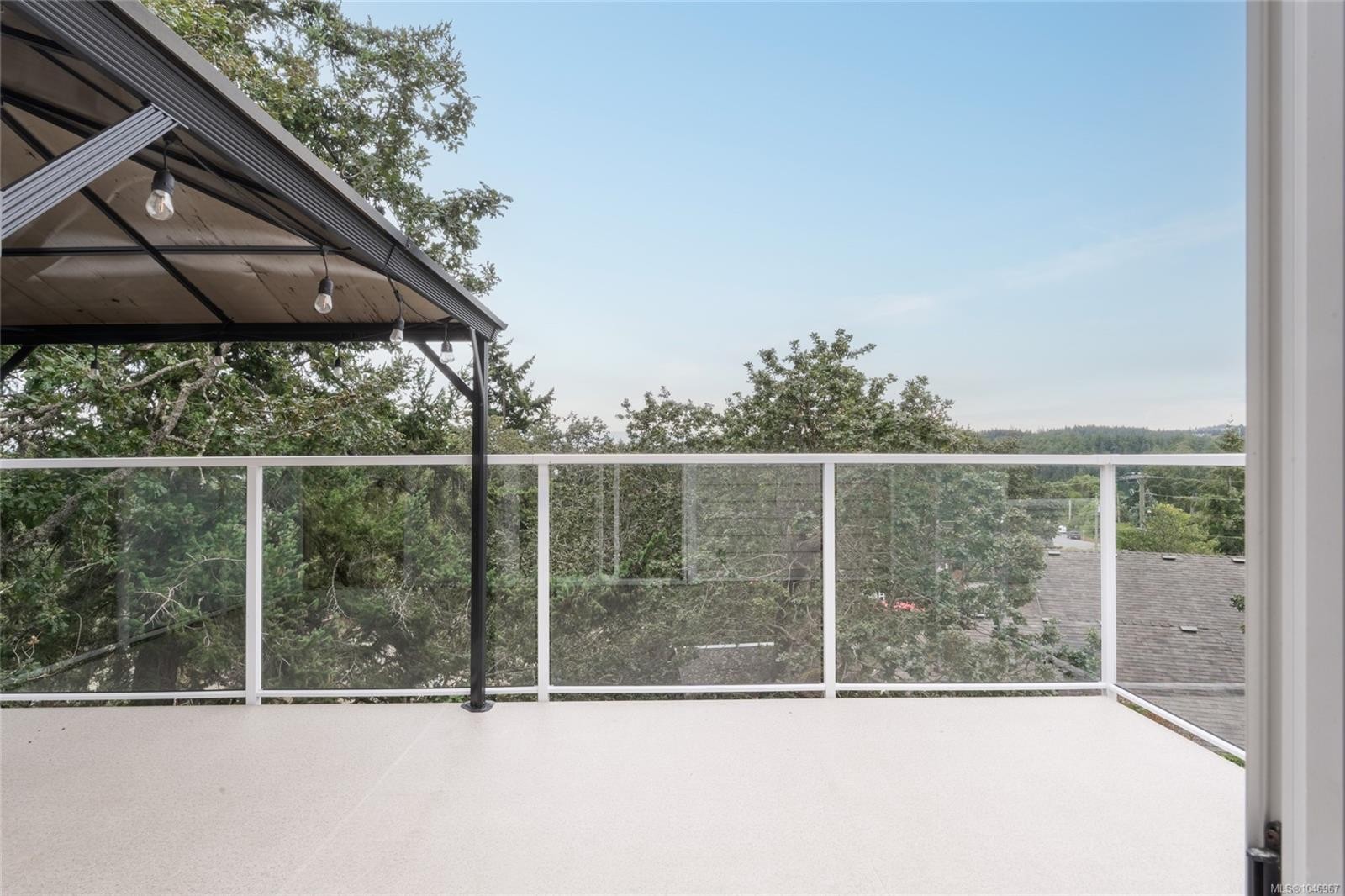 253/255 Heddle Ave, View Royal, BC - Outdoor