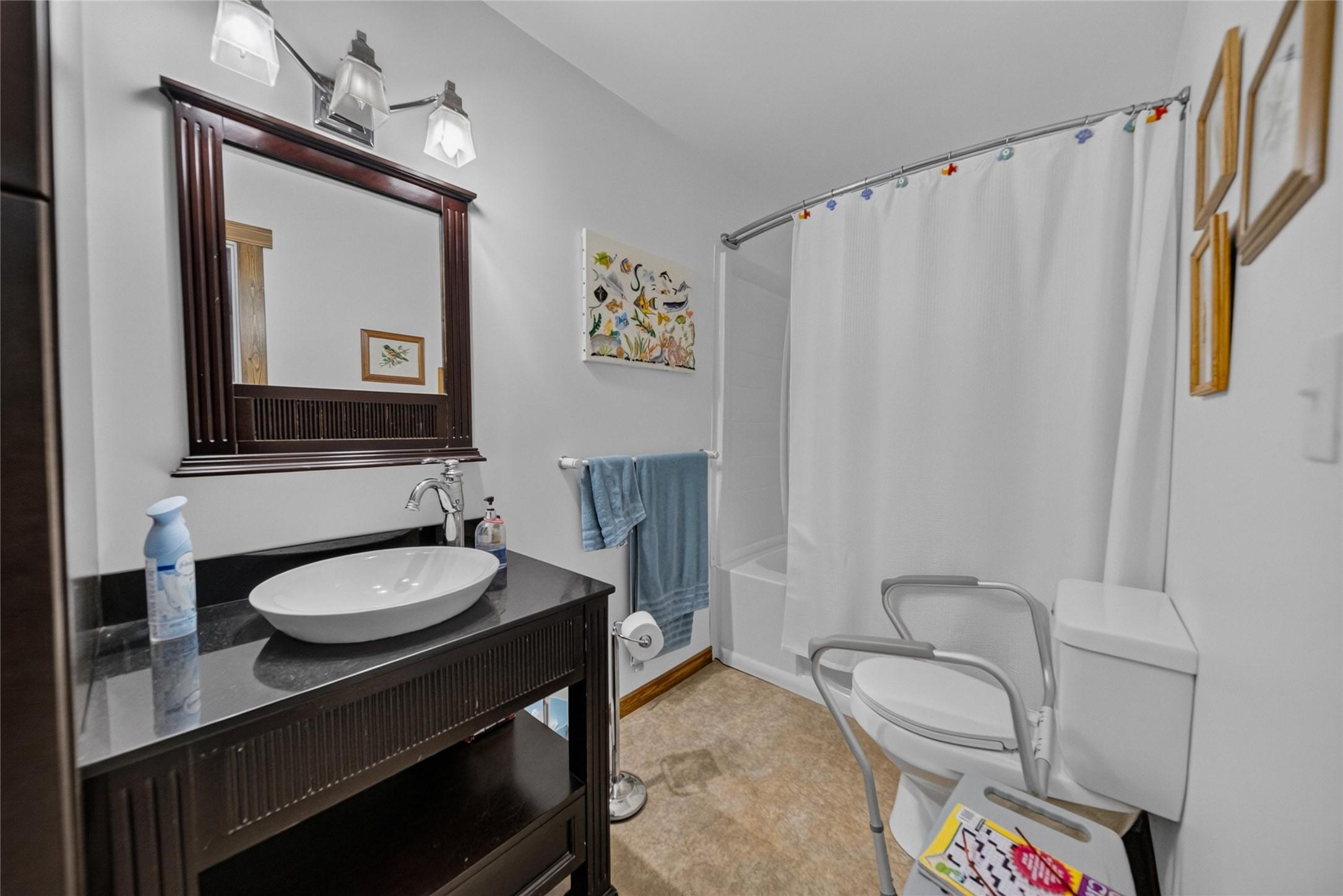 5469 Cory Road, Wynndel, BC - Indoor Photo Showing Bathroom