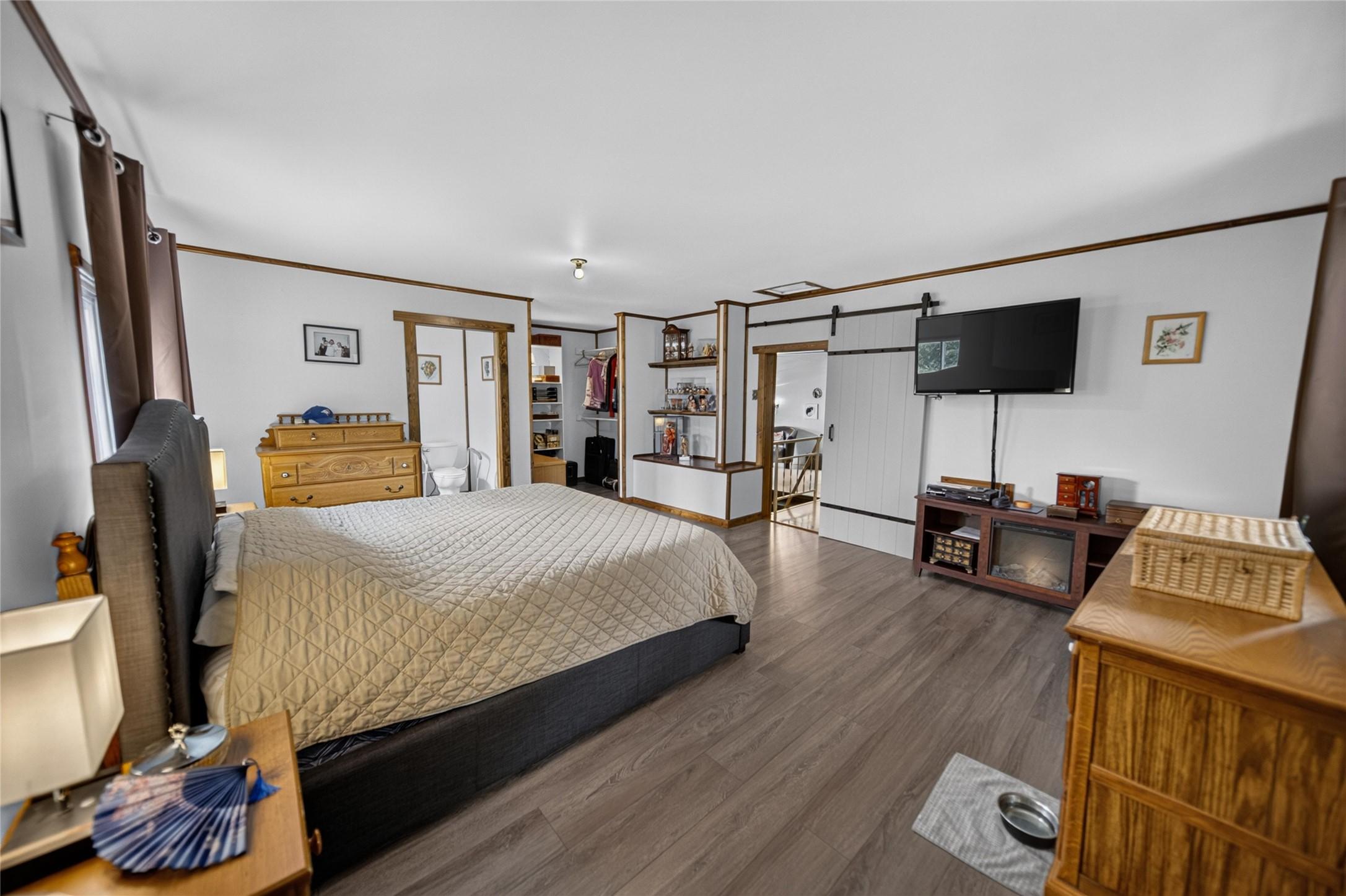 5469 Cory Road, Wynndel, BC - Indoor Photo Showing Bedroom