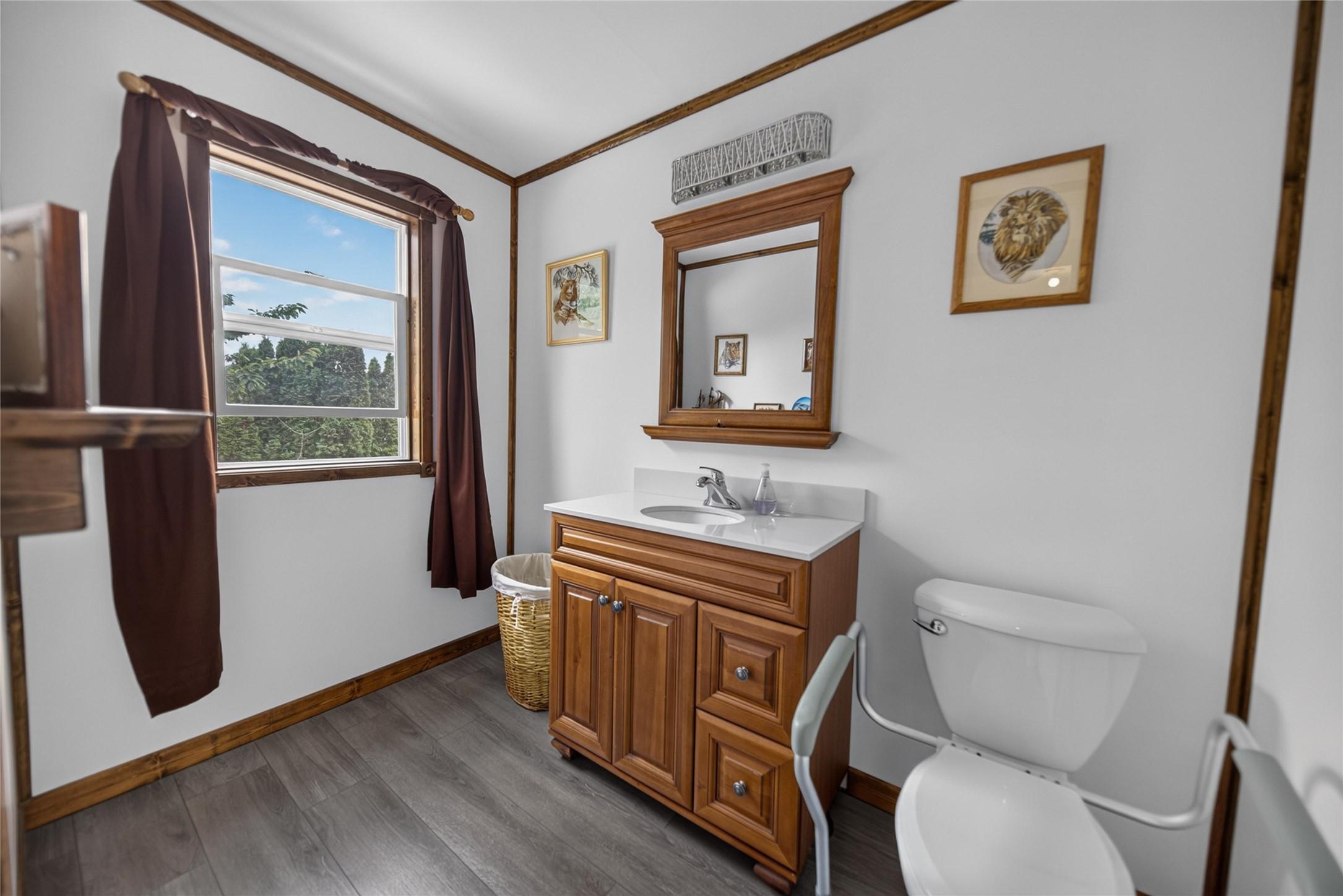 5469 Cory Road, Wynndel, BC - Indoor Photo Showing Bathroom