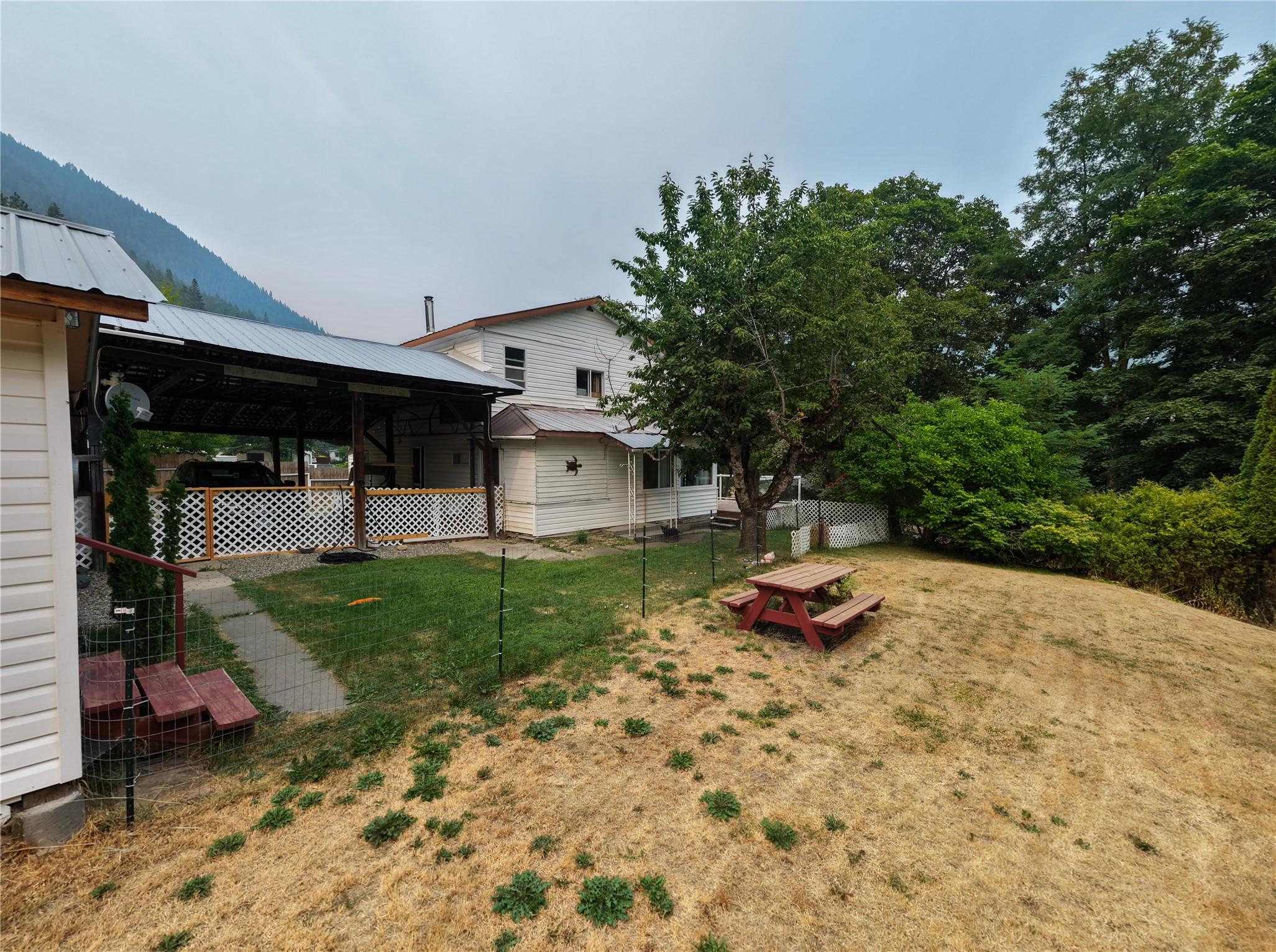 5469 Cory Road, Wynndel, BC - Outdoor
