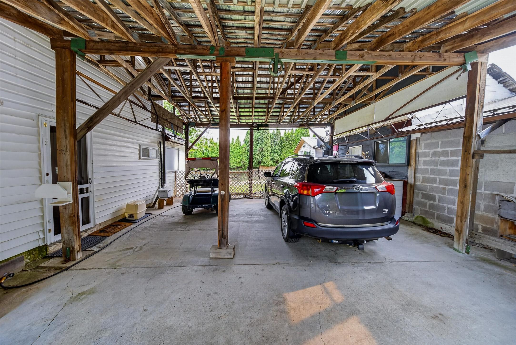 5469 Cory Road, Wynndel, BC - Photo Showing Garage