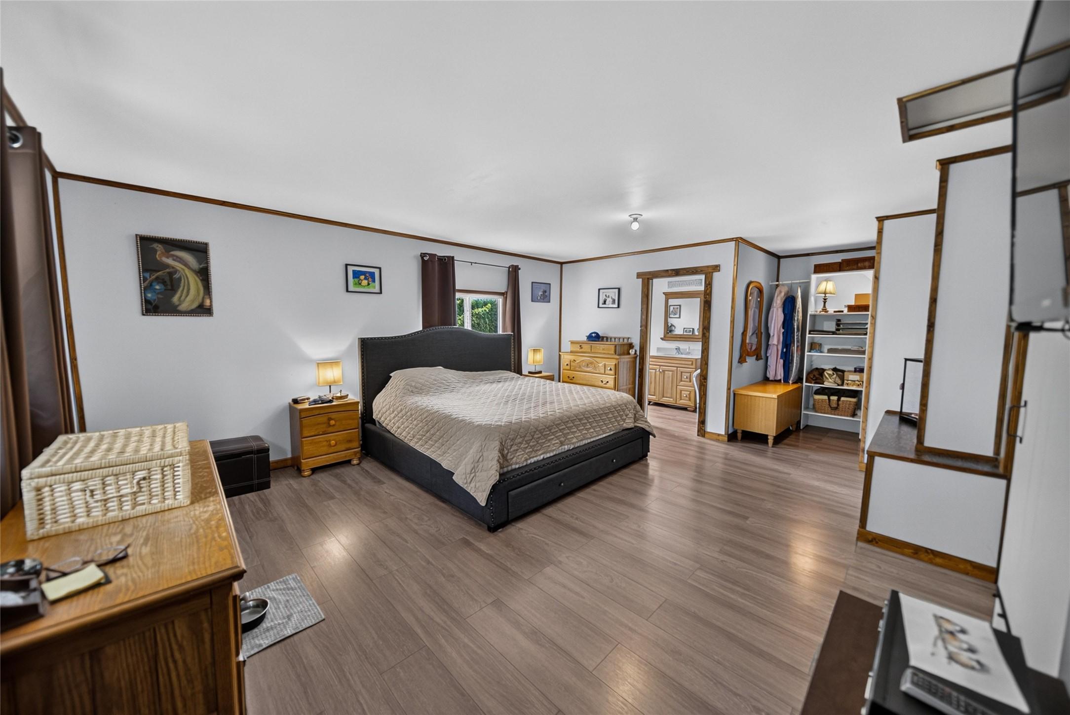 5469 Cory Road, Wynndel, BC - Indoor Photo Showing Bedroom