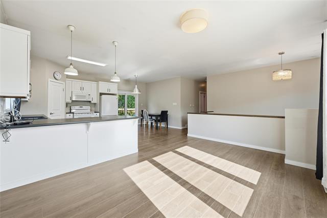 44062 Road 43E Rd, Richer, MB - Indoor Photo Showing Kitchen