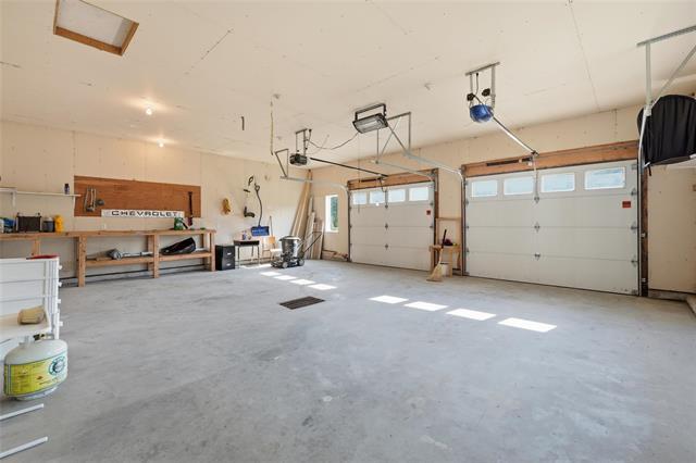 44062 Road 43E Rd, Richer, MB - Indoor Photo Showing Garage