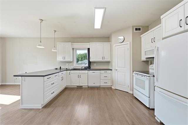 44062 Road 43E Rd, Richer, MB - Indoor Photo Showing Kitchen