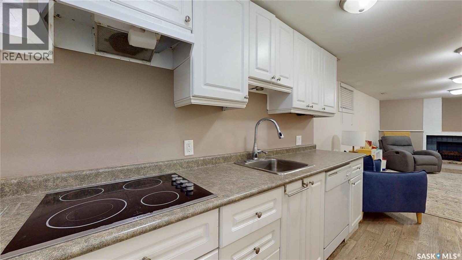 1947 Athol Street, Regina, SK - Indoor Photo Showing Kitchen