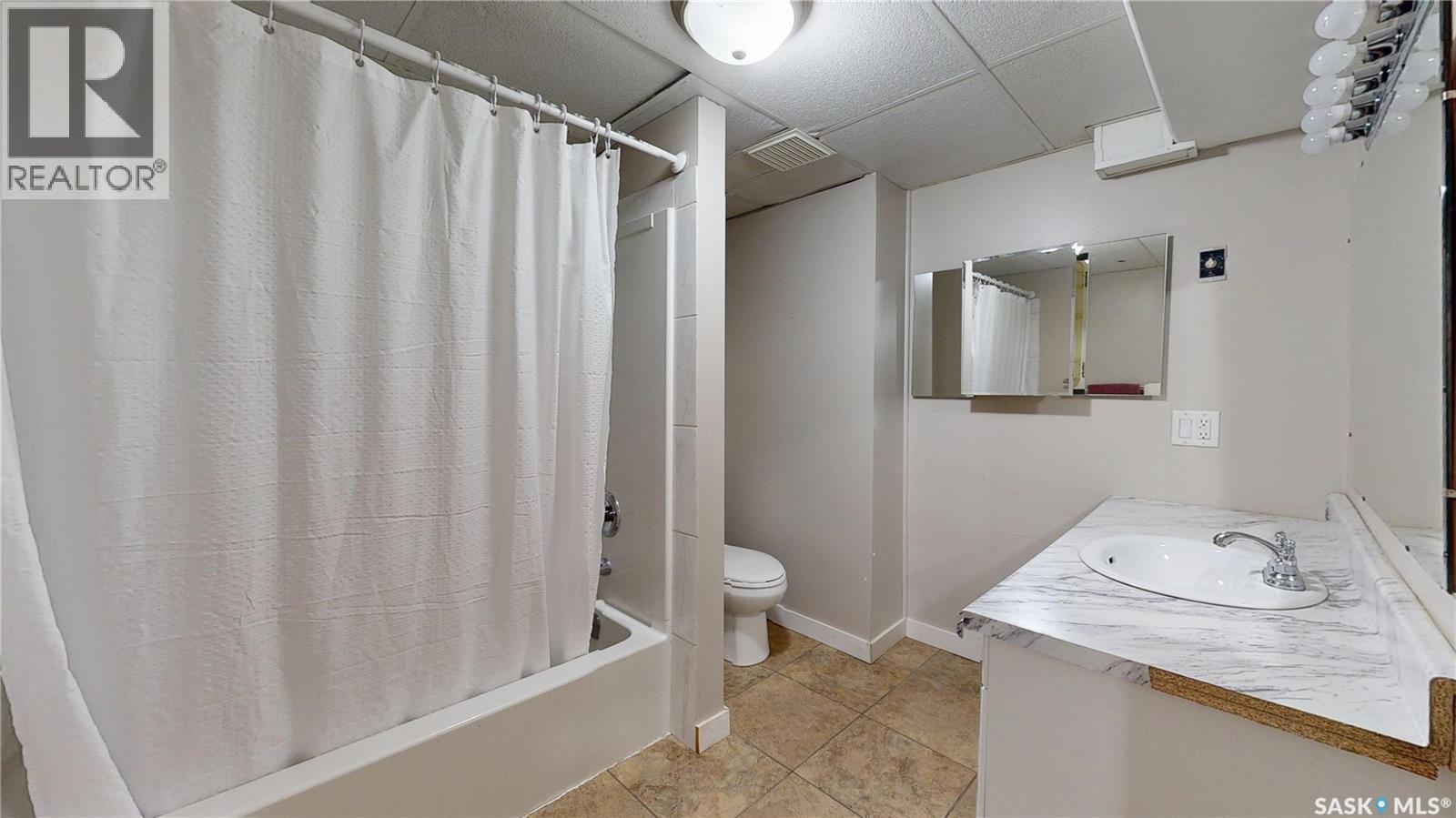 1947 Athol Street, Regina, SK - Indoor Photo Showing Bathroom