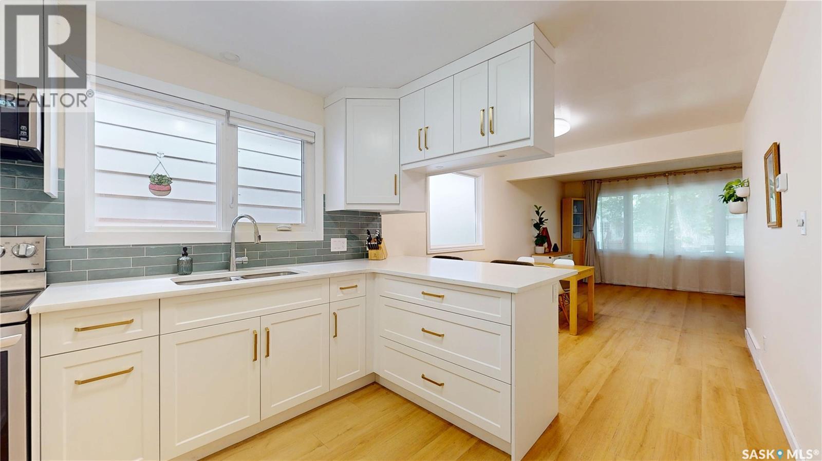 1947 Athol Street, Regina, SK - Indoor Photo Showing Kitchen