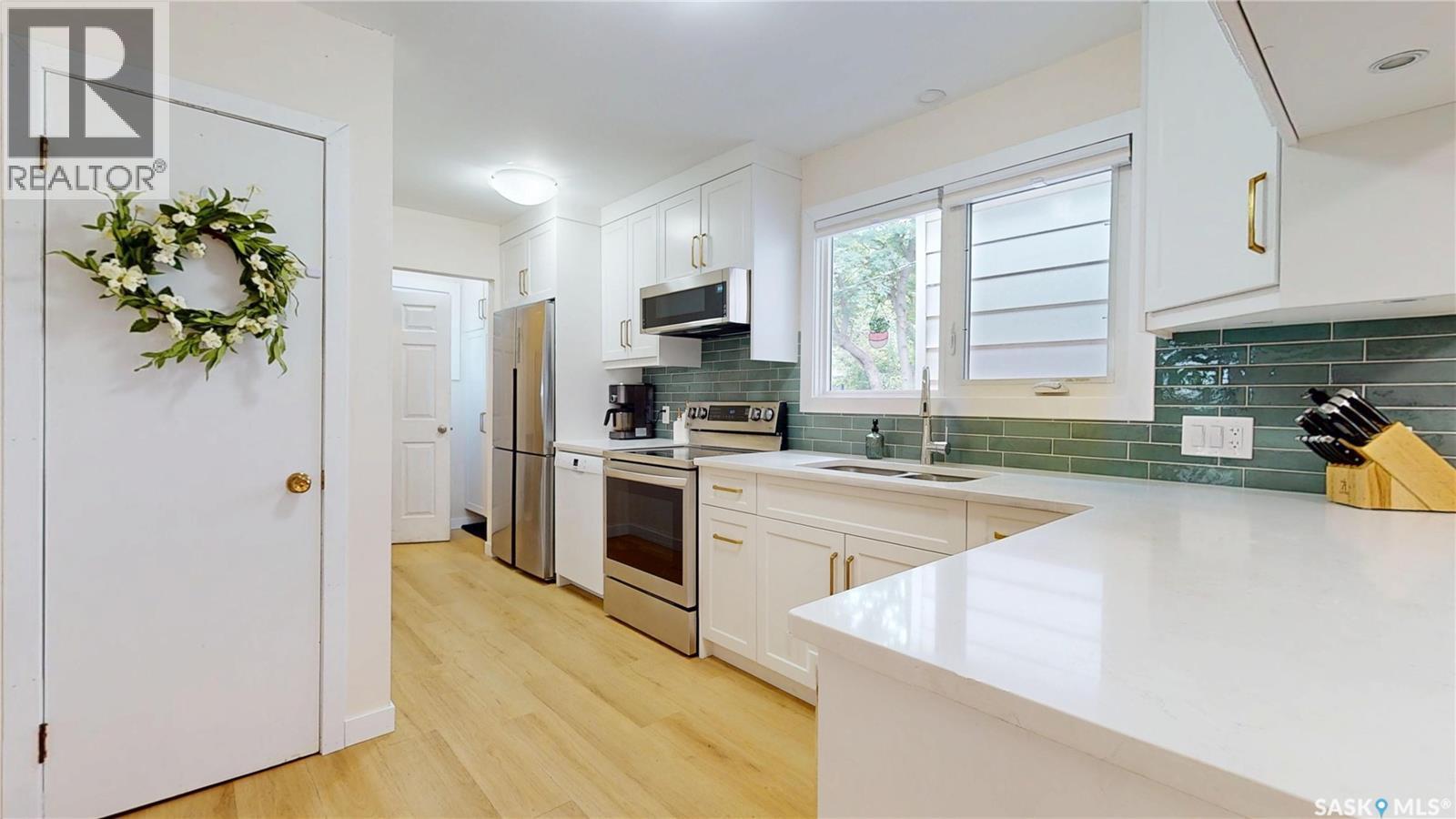 1947 Athol Street, Regina, SK - Indoor Photo Showing Kitchen