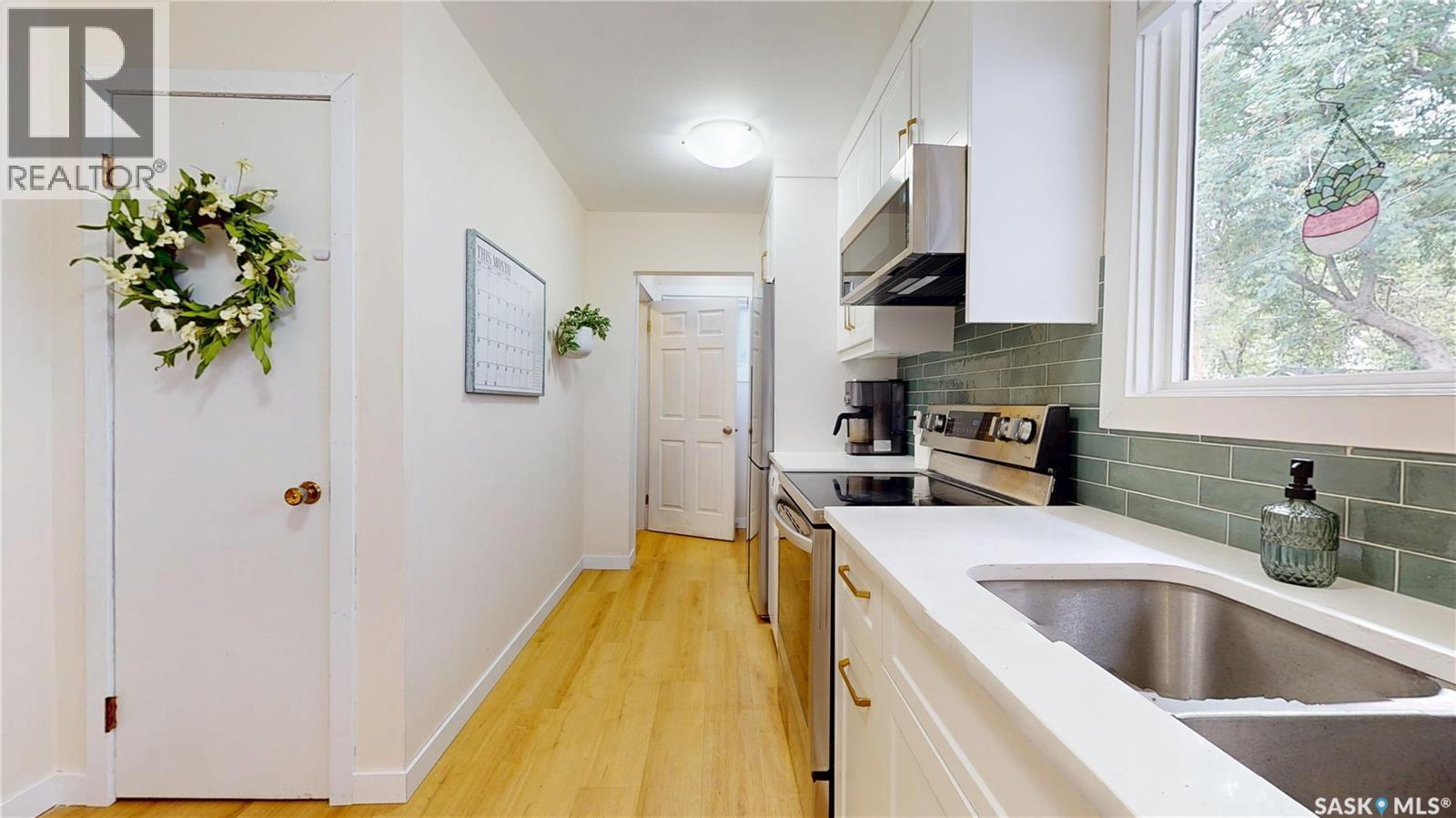 1947 Athol Street, Regina, SK - Indoor Photo Showing Kitchen