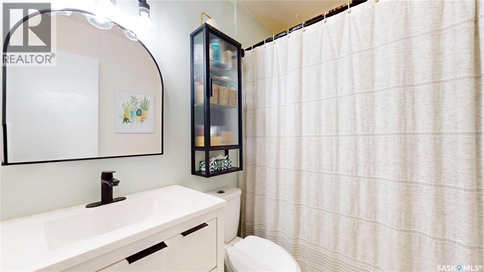 1947 Athol Street, Regina, SK - Indoor Photo Showing Bathroom