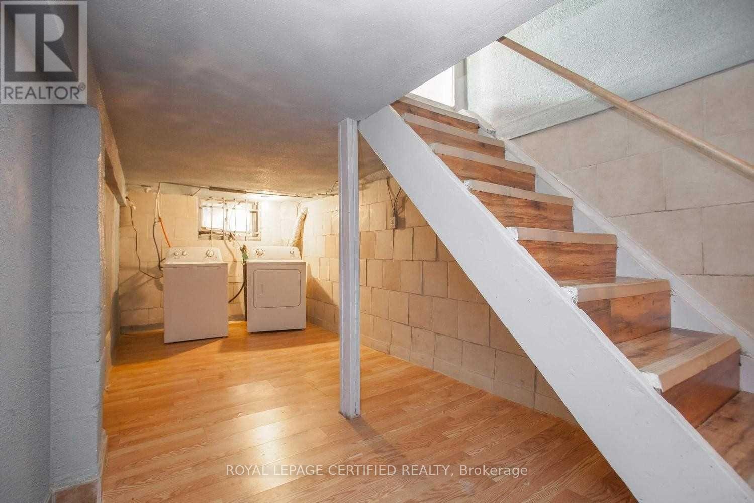 116 Beach Road, Hamilton, ON - Indoor Photo Showing Other Room