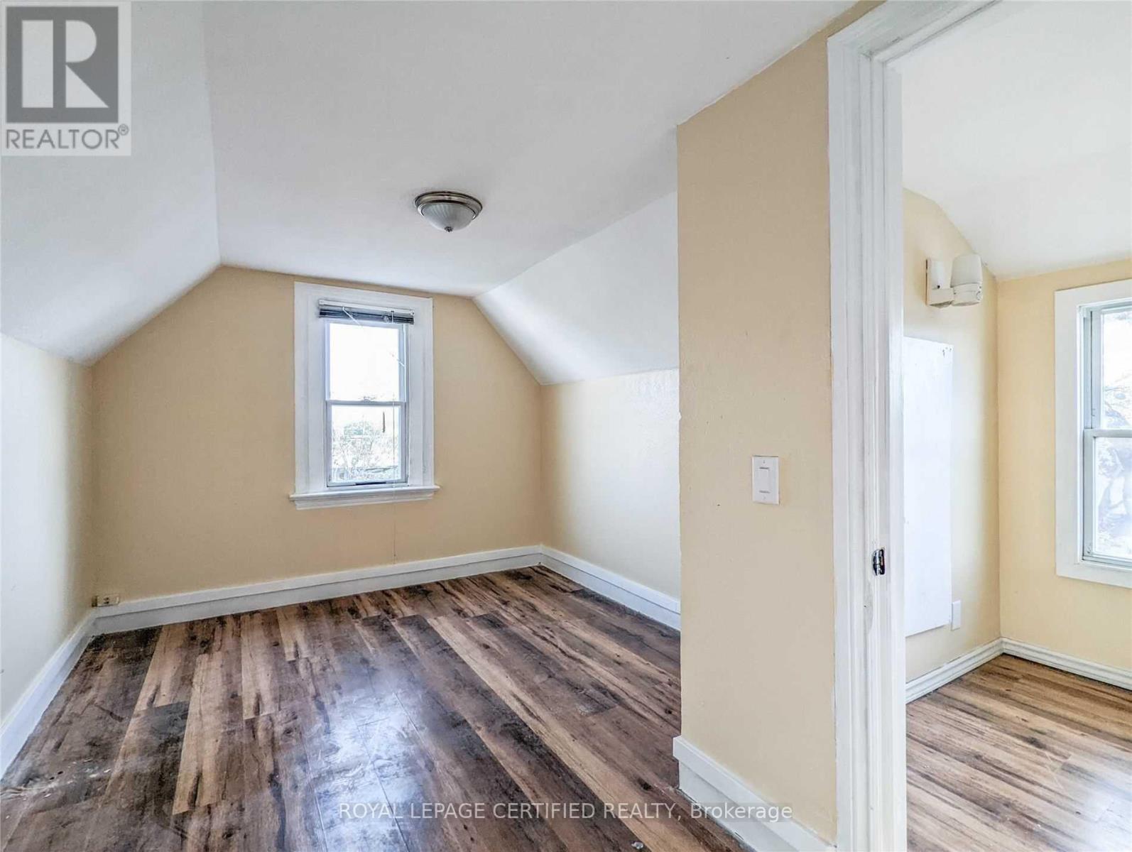 116 Beach Road, Hamilton, ON - Indoor Photo Showing Other Room