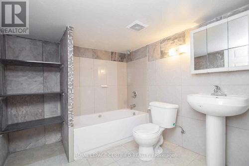 116 Beach Road, Hamilton, ON - Indoor Photo Showing Bathroom