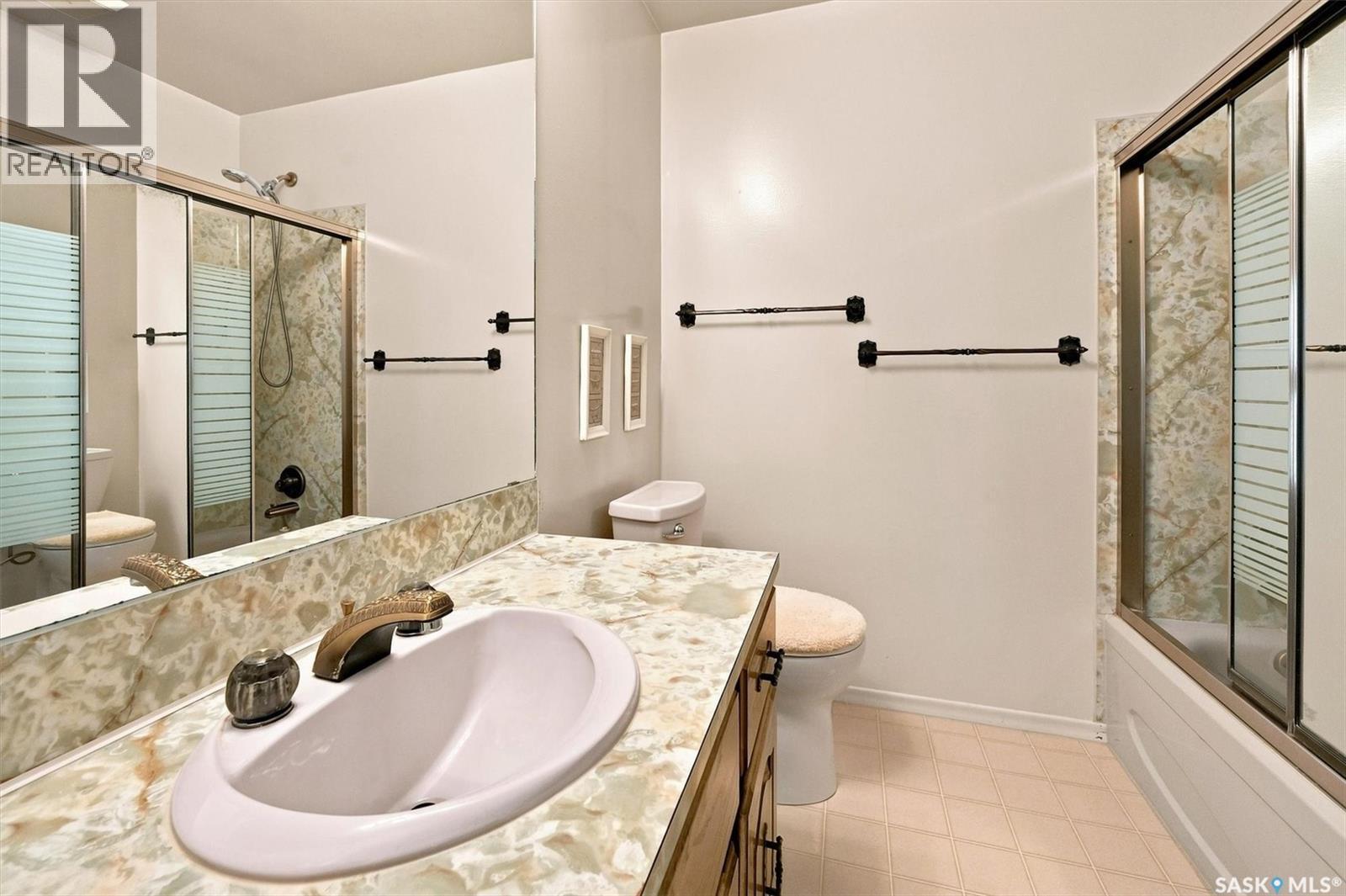 Crescent 211 David Knight Crescent, Saskatoon, SK - Indoor Photo Showing Bathroom