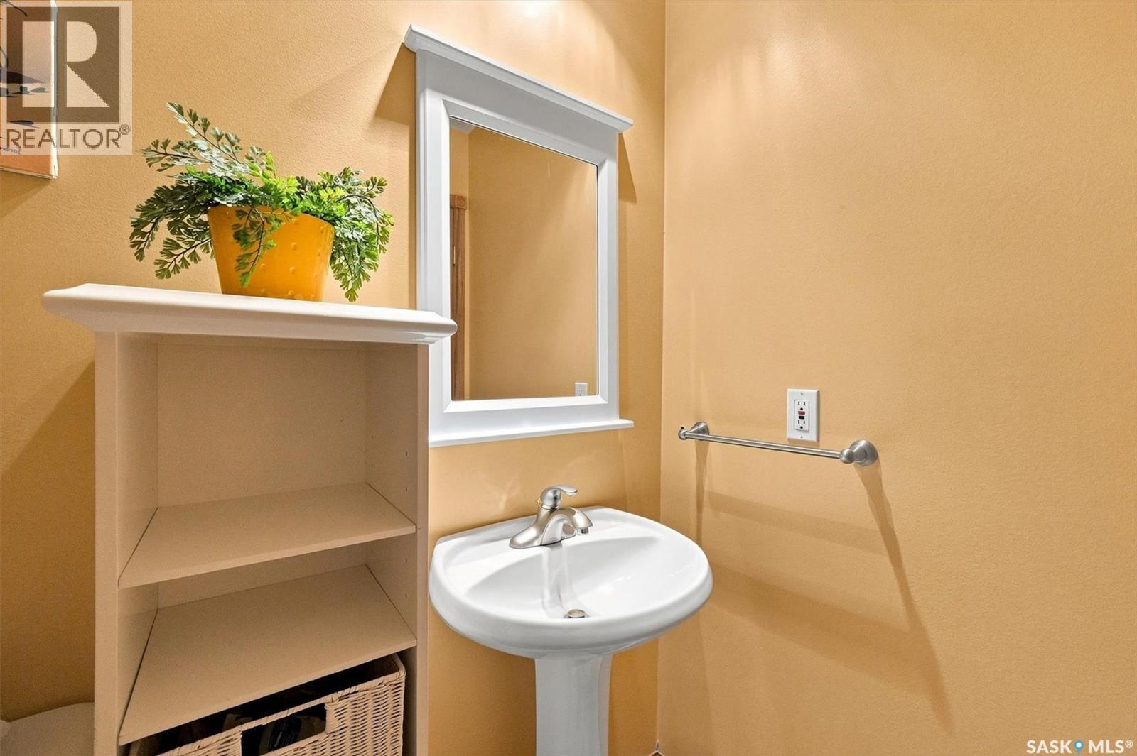 Crescent 211 David Knight Crescent, Saskatoon, SK - Indoor Photo Showing Bathroom
