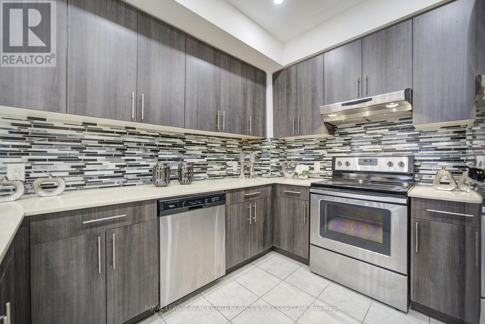 45 Ormerod Lane, Richmond Hill, ON - Indoor Photo Showing Kitchen With Upgraded Kitchen