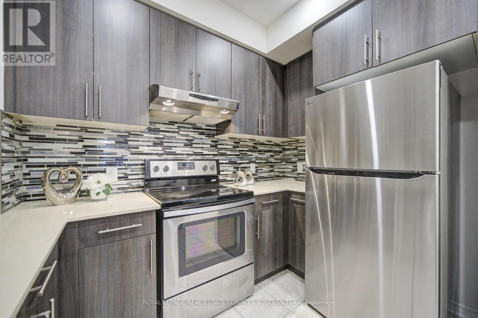 45 Ormerod Lane, Richmond Hill, ON - Indoor Photo Showing Kitchen With Upgraded Kitchen