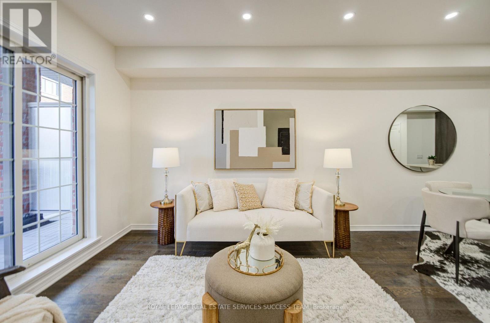 45 Ormerod Lane, Richmond Hill, ON - Indoor Photo Showing Living Room