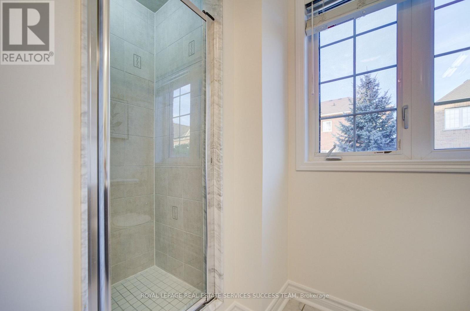 45 Ormerod Lane, Richmond Hill, ON - Indoor Photo Showing Bathroom