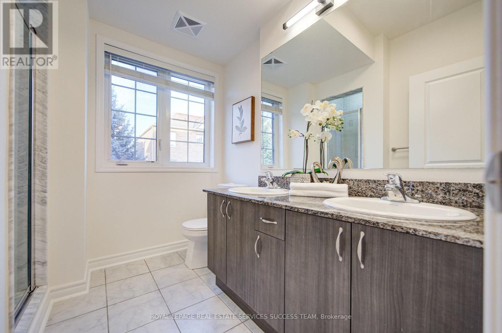 45 Ormerod Lane, Richmond Hill, ON - Indoor Photo Showing Bathroom