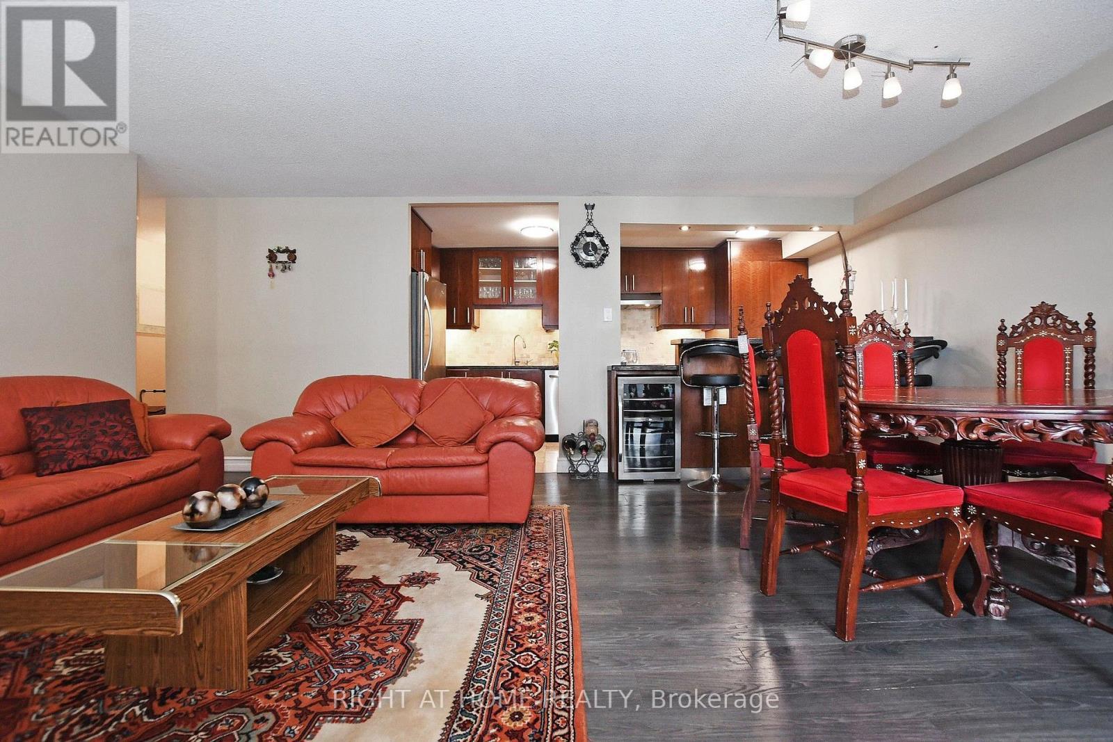 806 - 60 Inverlochy Boulevard, Markham, ON - Indoor Photo Showing Living Room