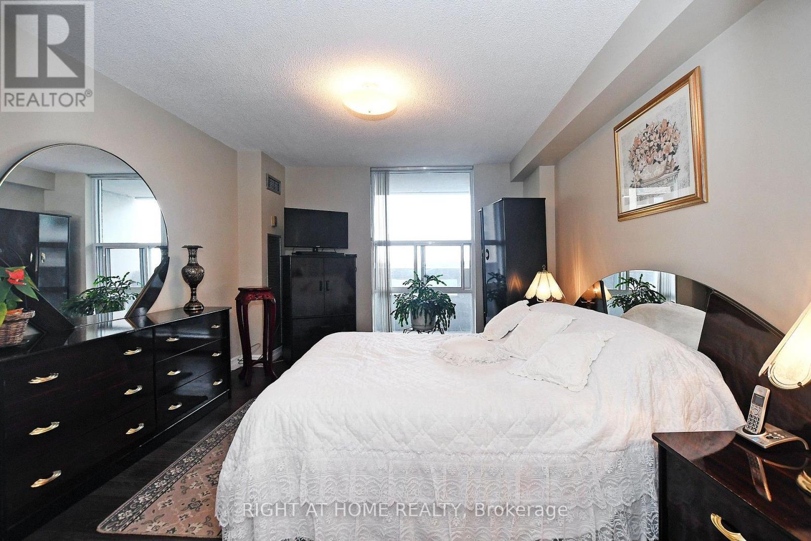 806 - 60 Inverlochy Boulevard, Markham, ON - Indoor Photo Showing Bedroom