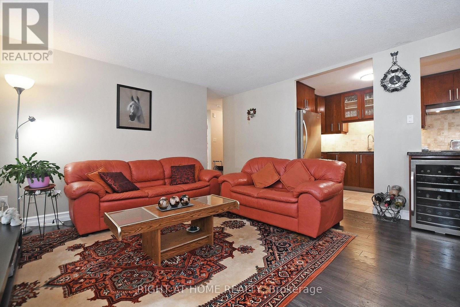 806 - 60 Inverlochy Boulevard, Markham, ON - Indoor Photo Showing Living Room