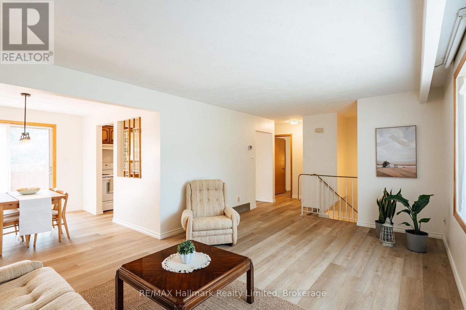 117 Old Country Drive, Kitchener, ON - Indoor Photo Showing Dining Room